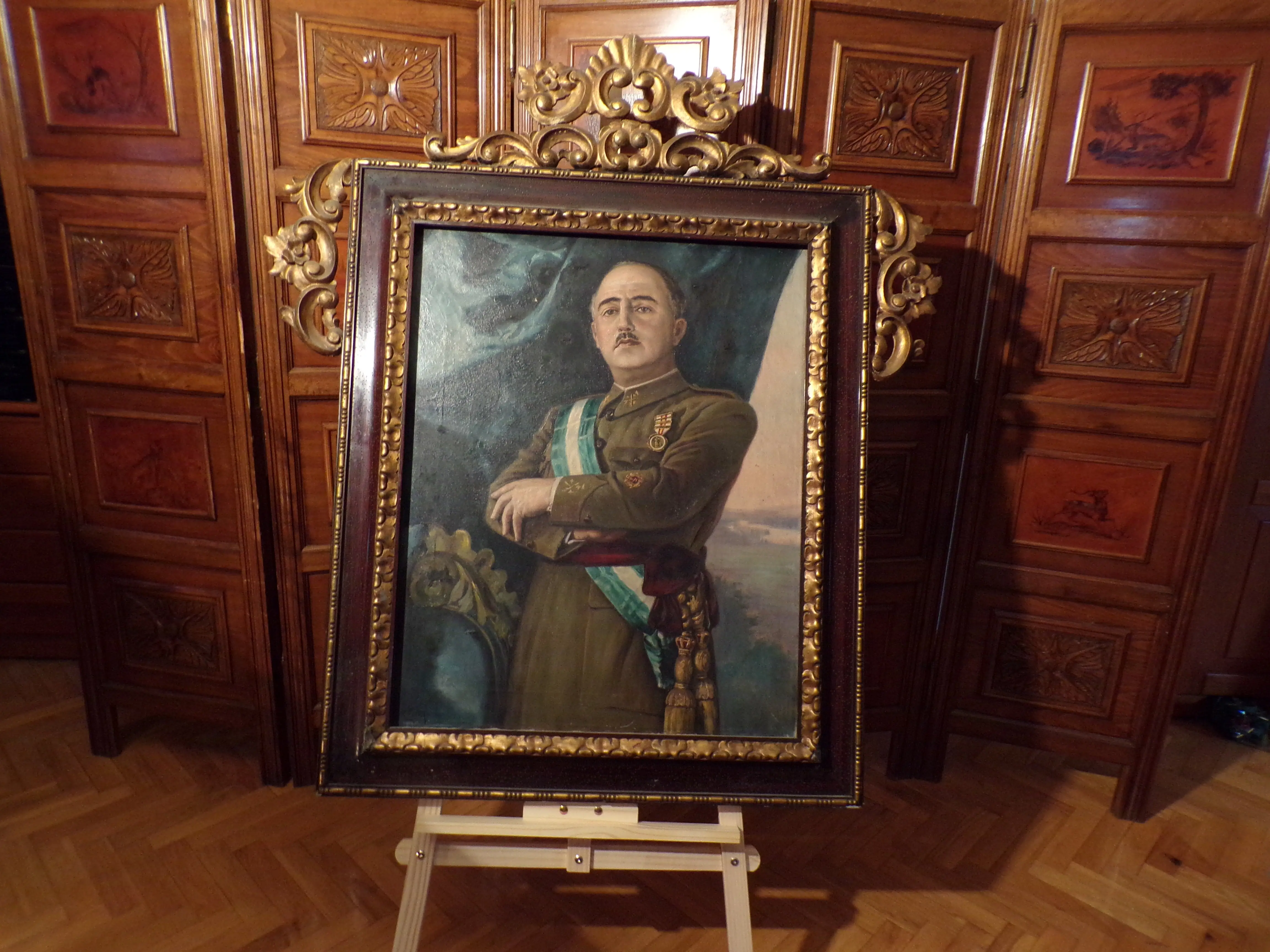 Retrato de Francisco Franco con Uniforme Militar — R Tarrega, Óleo sobre lienzo, 125 x 110 cm — vista 3